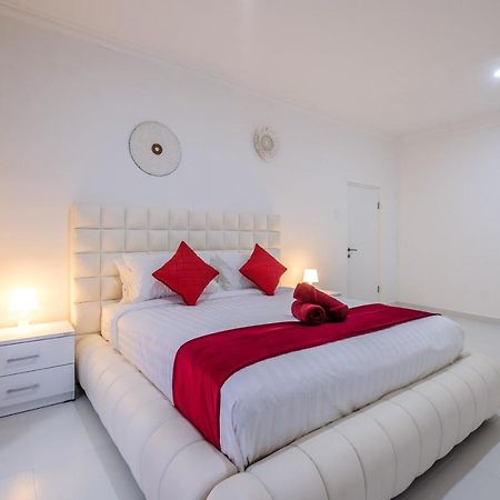 Luxury Minimalist Villa White Angel In Seminyak Екстериор снимка