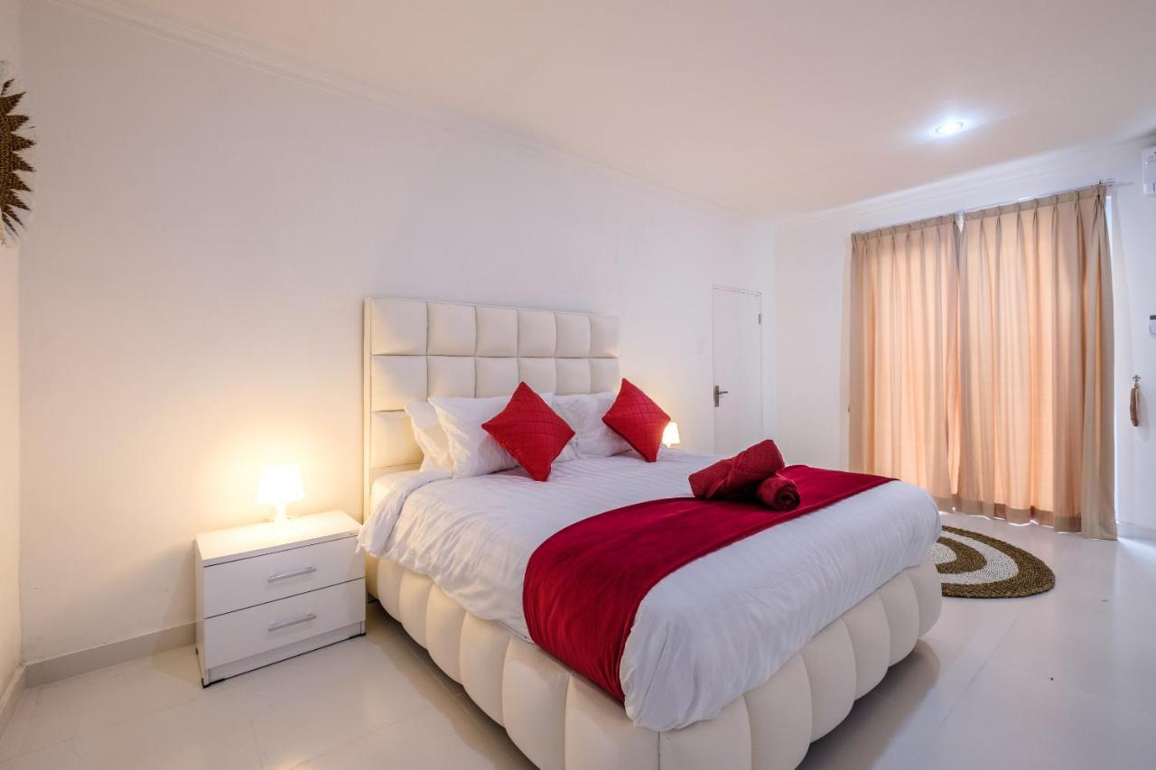 Luxury Minimalist Villa White Angel In Seminyak Екстериор снимка
