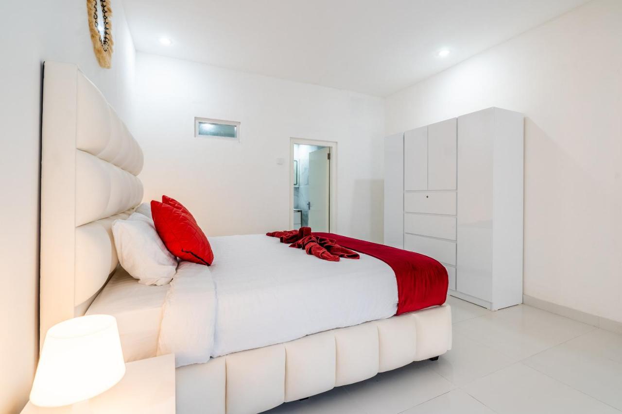 Luxury Minimalist Villa White Angel In Seminyak Екстериор снимка