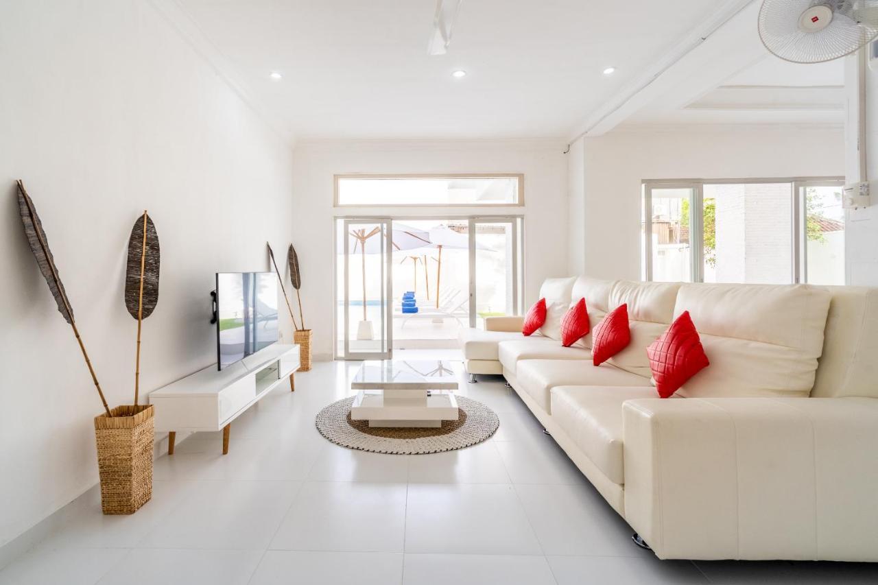 Luxury Minimalist Villa White Angel In Seminyak Екстериор снимка
