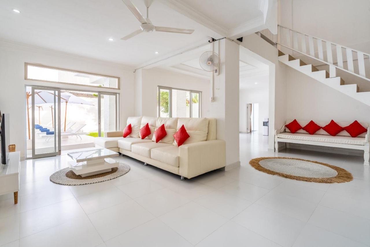 Luxury Minimalist Villa White Angel In Seminyak Екстериор снимка