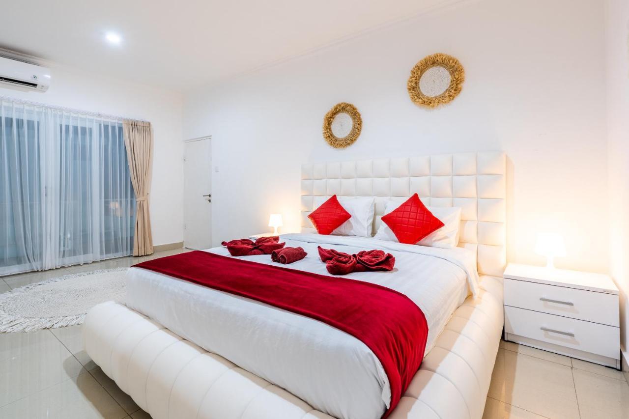 Luxury Minimalist Villa White Angel In Seminyak Екстериор снимка
