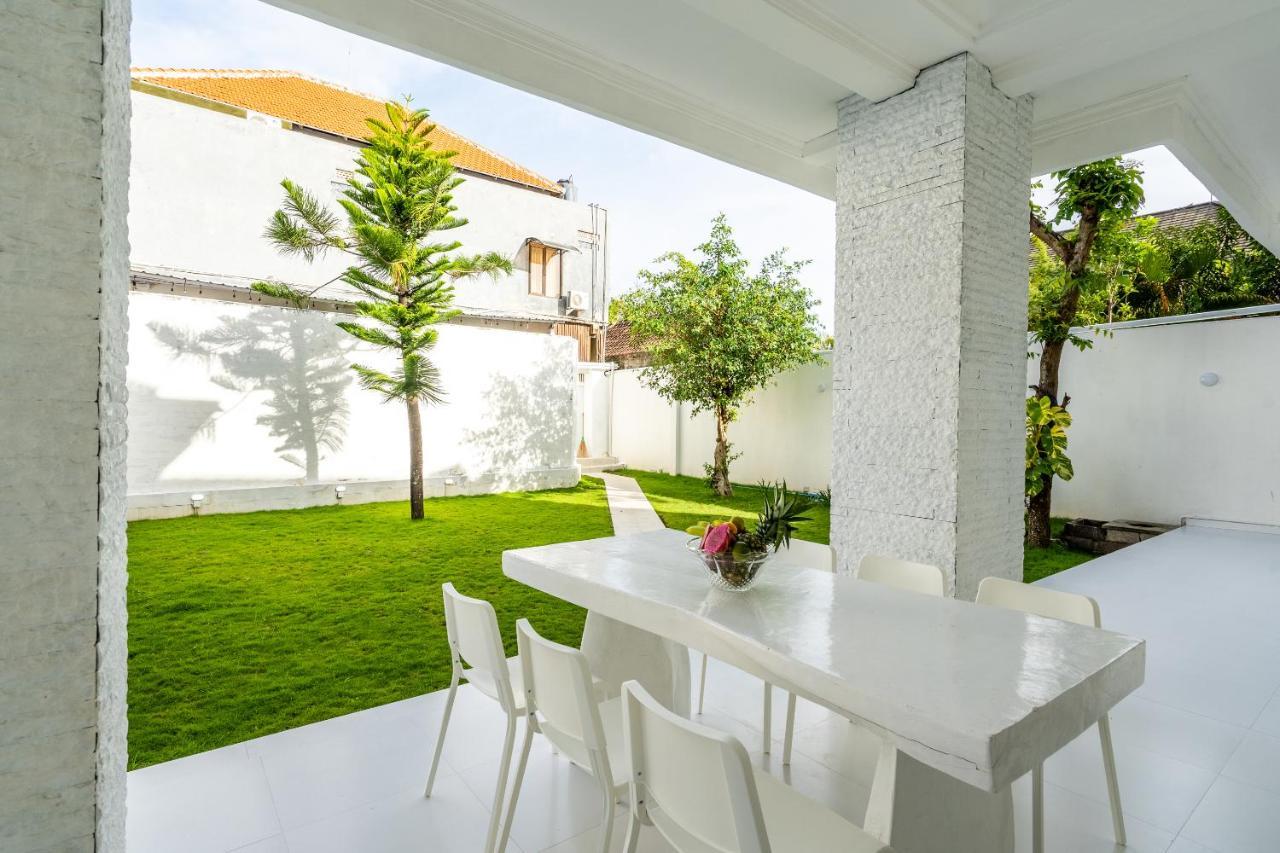 Luxury Minimalist Villa White Angel In Seminyak Екстериор снимка