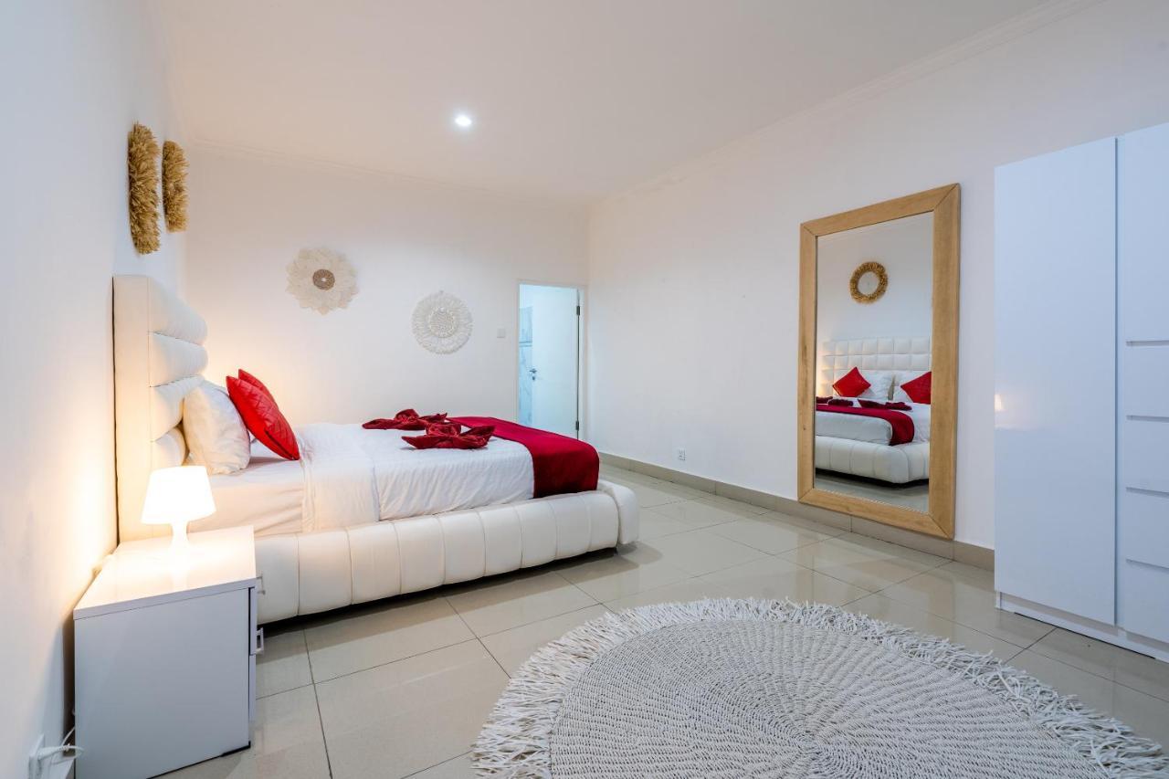 Luxury Minimalist Villa White Angel In Seminyak Екстериор снимка